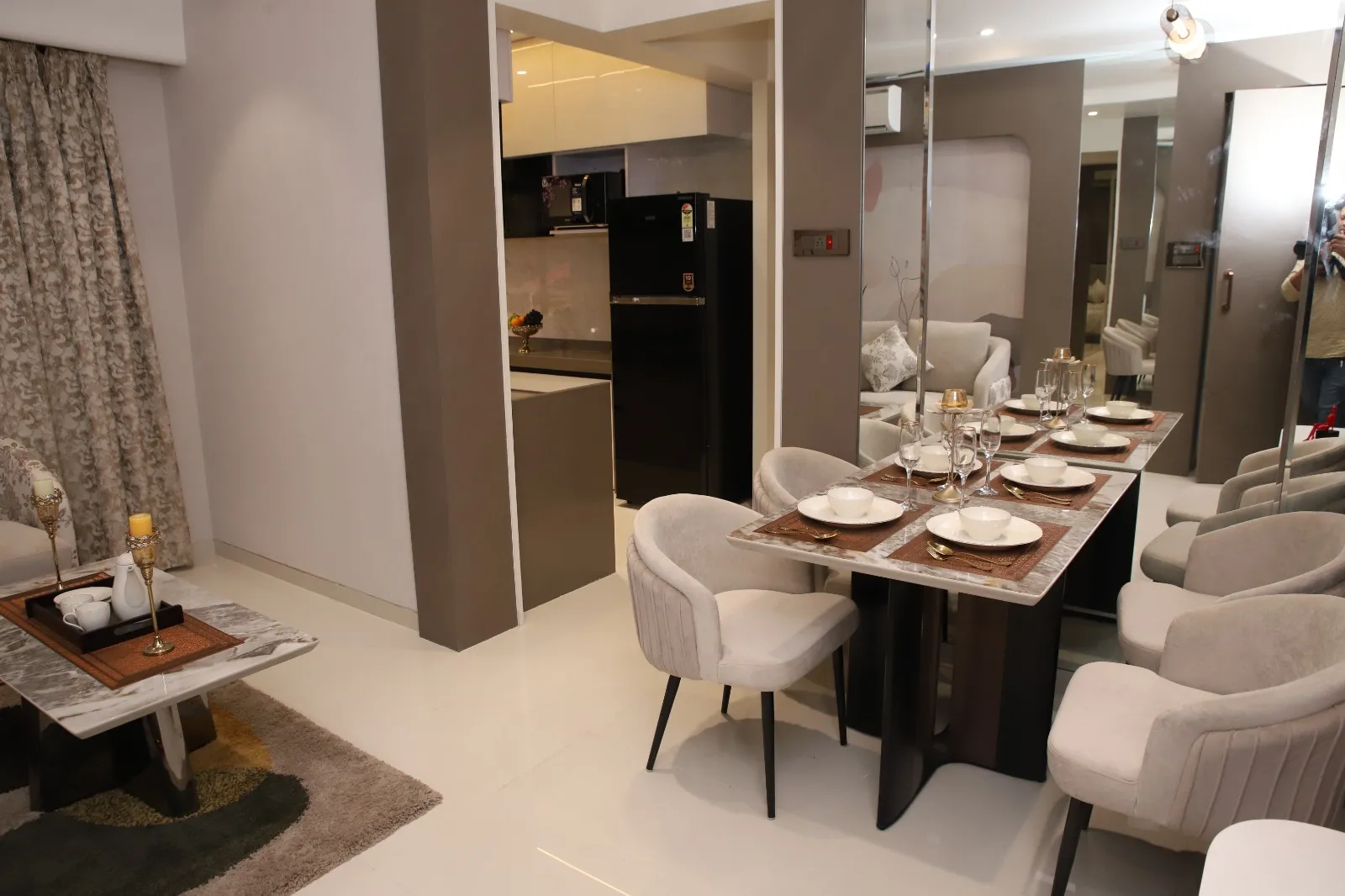 Trident Avalon hall table view